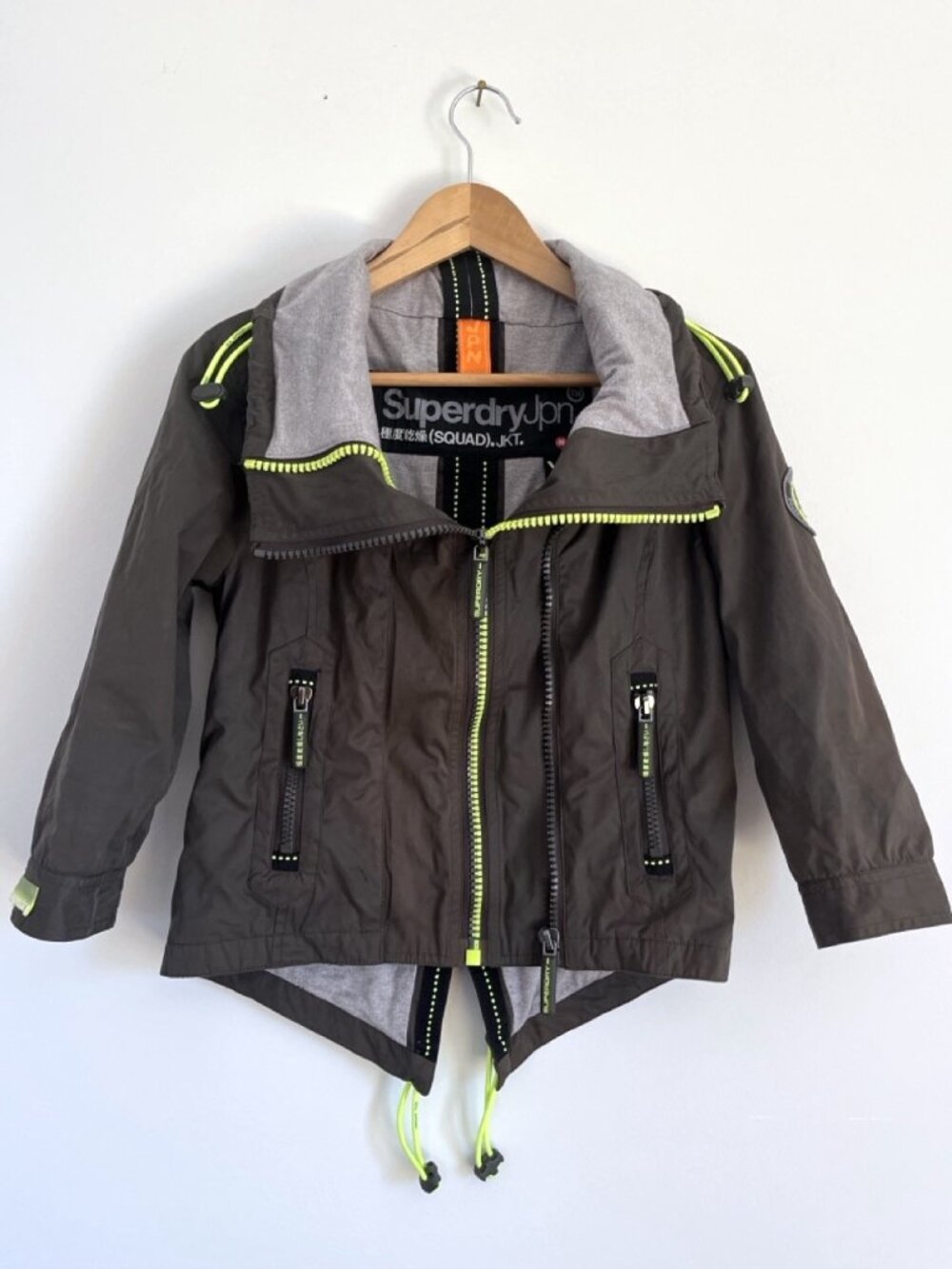 Superdry Squad JKT Windcheater Dark Olive brown Neon Lime XS streetwear